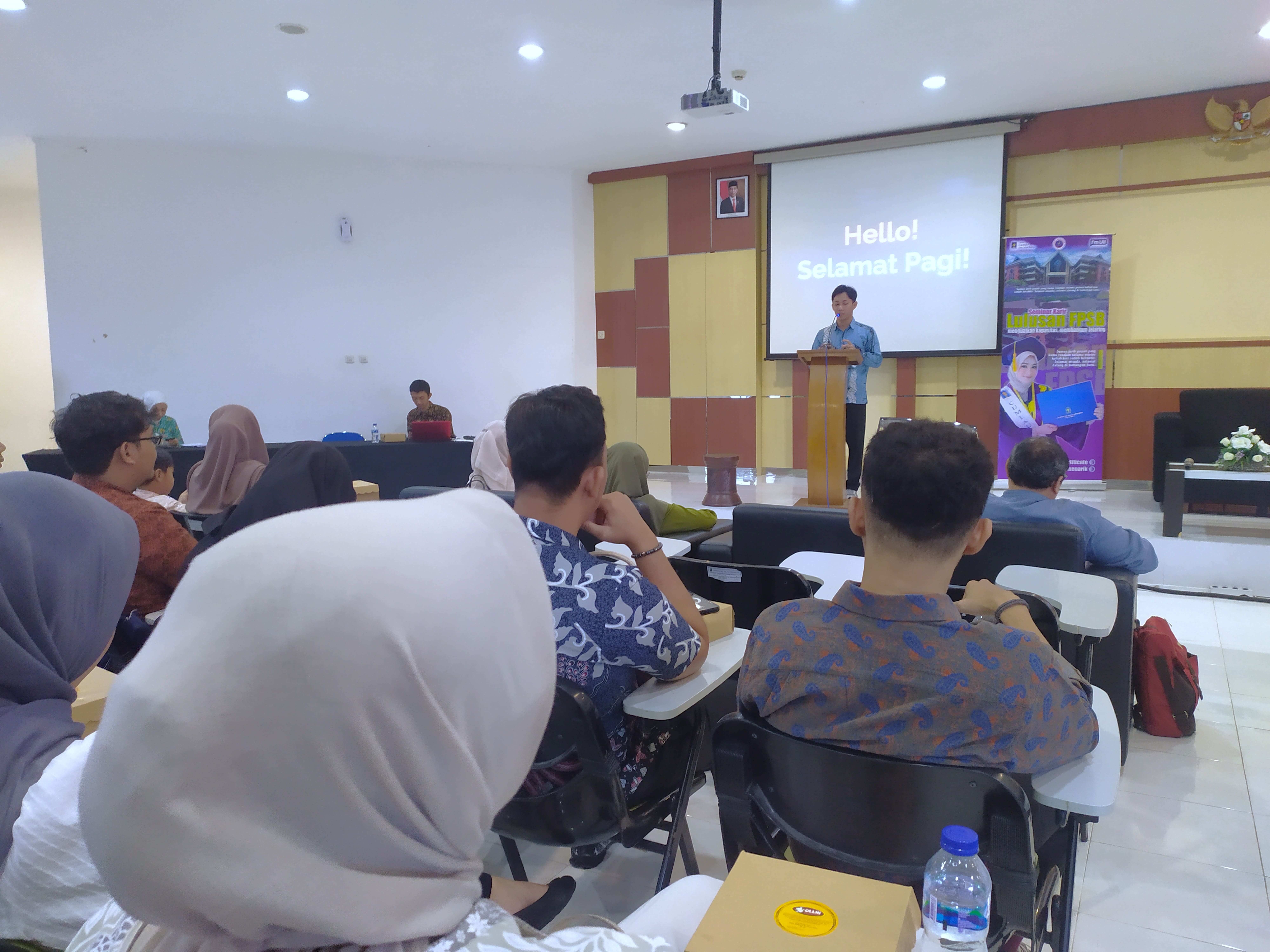 Seminar Karir Pelepasan Mahasiswa Periode III TA 2023/2024: “Persaingan Digital 101”
