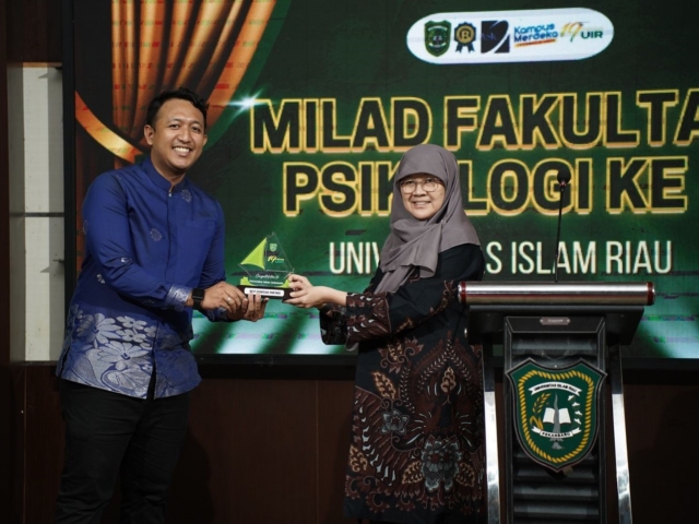 FPSB UII Raih Penghargaan “Best Strategic Partner” Dalam Milad Fakultas Psikologi UIR 2024