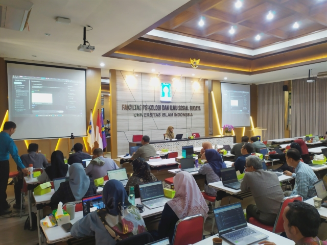 FPSB UII Gelar Pelatihan Kompetensi Digital Tendik dengan Tema “Mudah dengan AI”