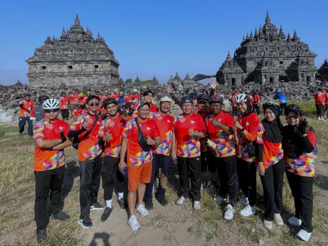 Semangat Gowes FPSB UII di Fun Bike Milad ke-81 UII