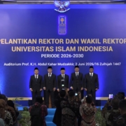 Kelima Pimpinan baru Universitas Islam Indonesia berfoto bersama dalam acara Pelantikan Rektor dan Wakil Rektor UII Periode 2026-2030